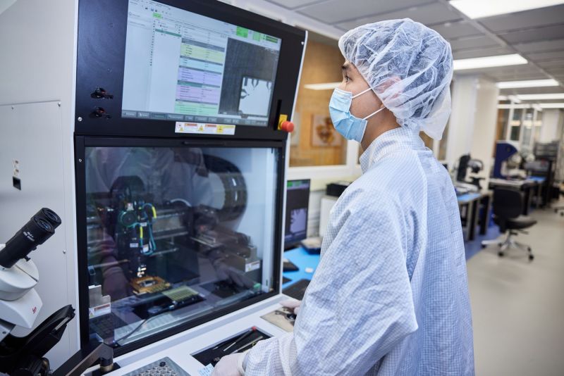 Google Quantum Computer Laboratories, quality control